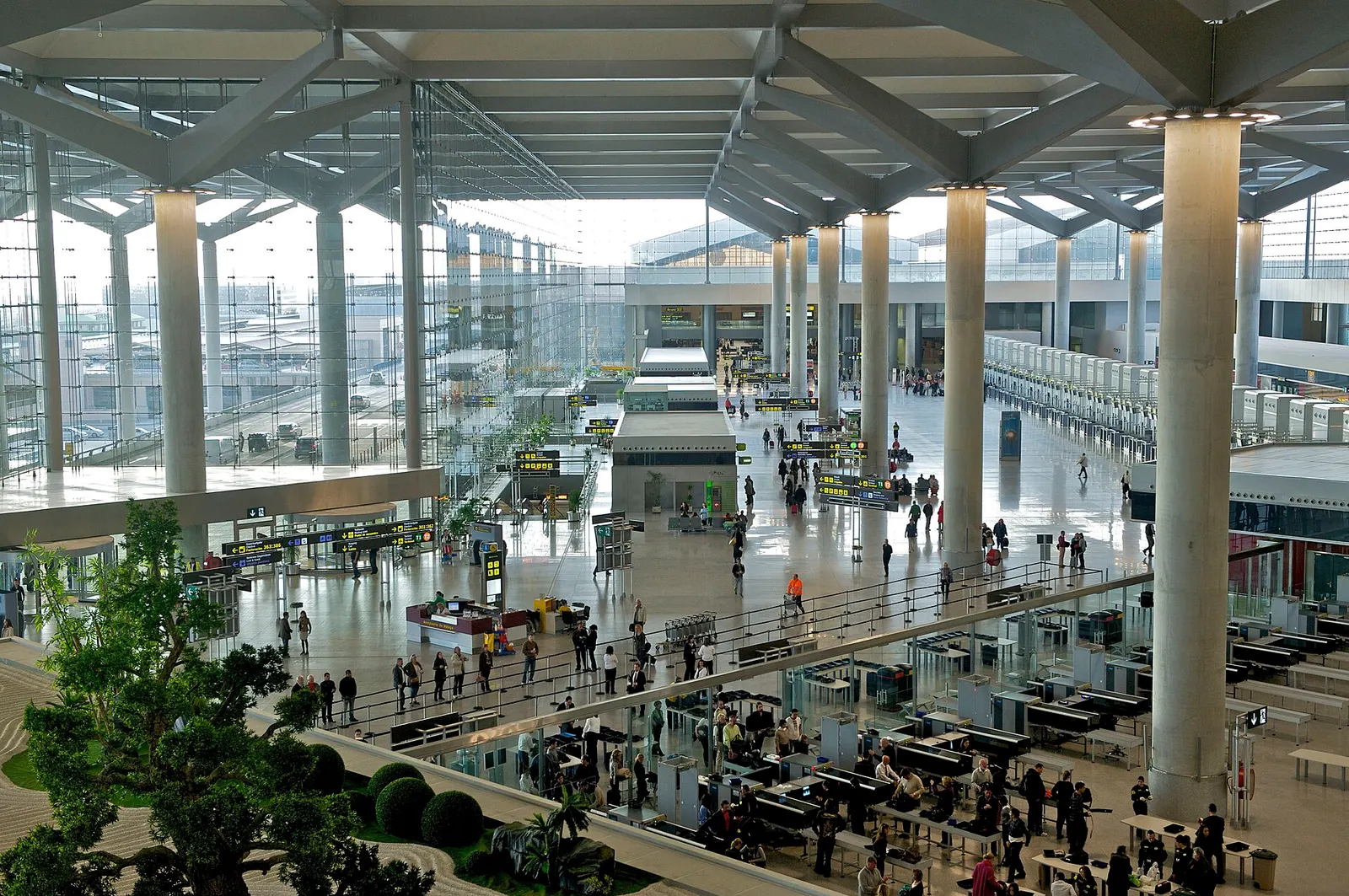 Exterior of Terminal 3 at Málaga-Costa del Sol Airport with the curved glass facade.