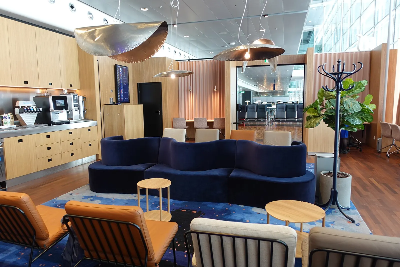 A seating group in the gold section of the SAS Lounge by Mastercard.