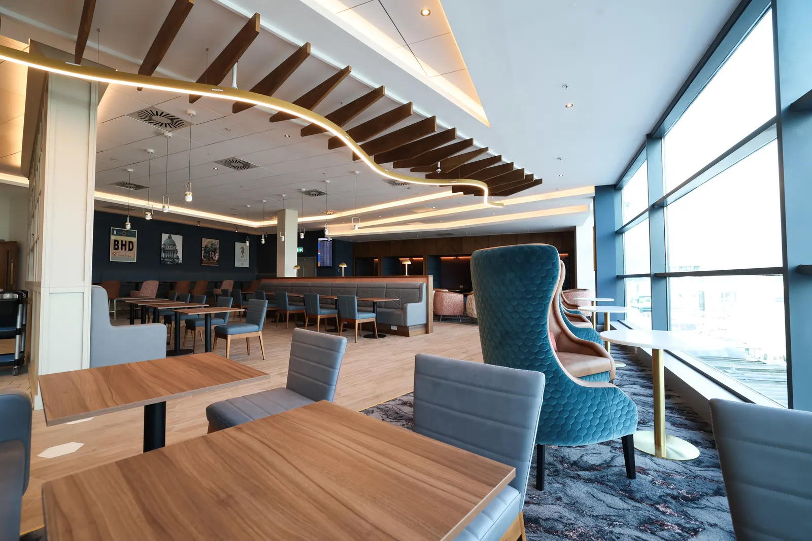 Window seating in the Aspire Lounge at George Best Belfast City Airport (BHD).