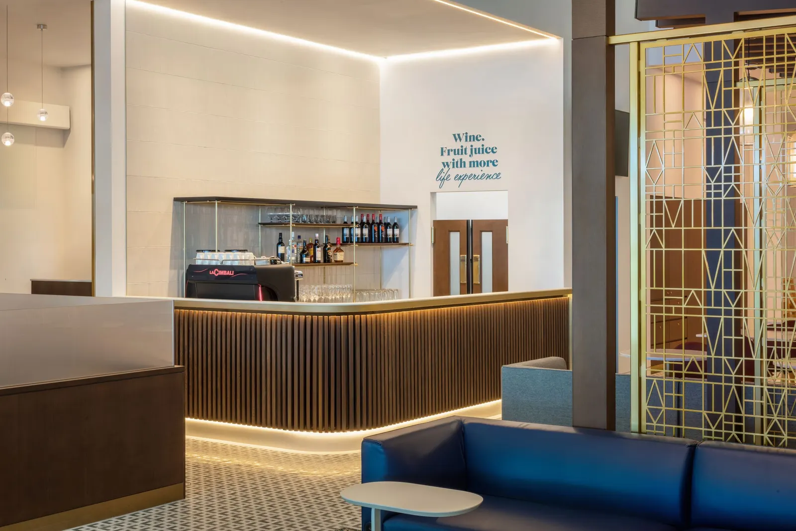 Bar in the Escape Lounge at Brisbane Airport (BNE).