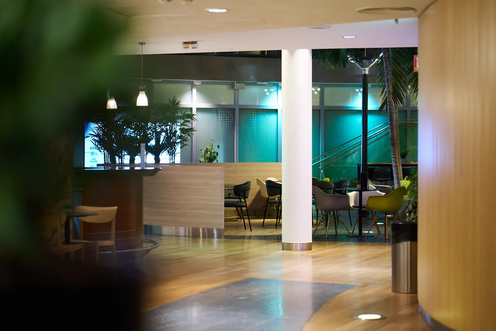 Circular service station and dining seating in Sky Cafe by Aspire at EuroAirport Basel-Mulhouse-Freiburg (BSL).