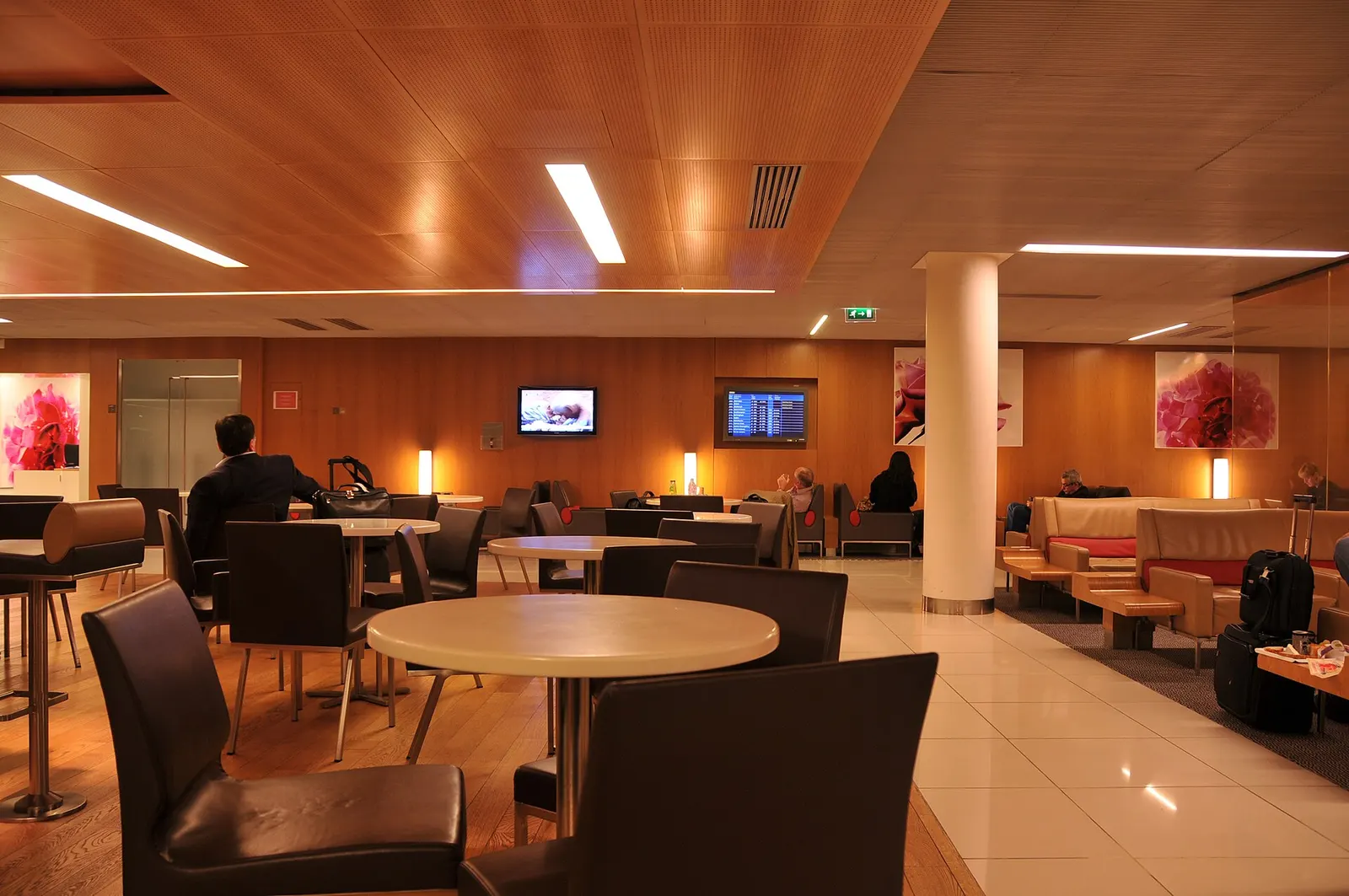 Interior of an Air France lounge at Paris Charles de Gaulle Terminal 2E.