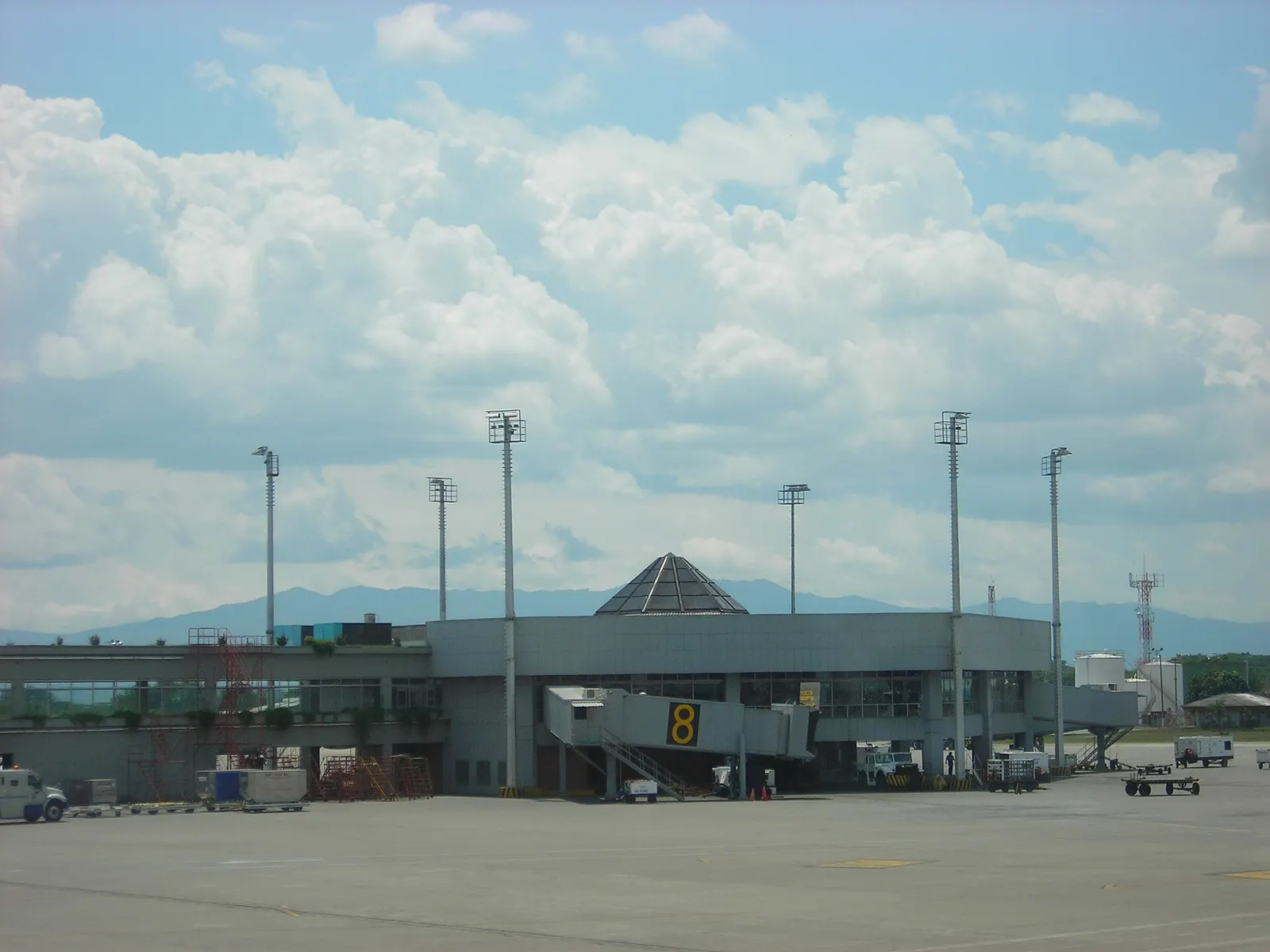 Alfonso Bonilla Aragón International Airport - Gate 8.