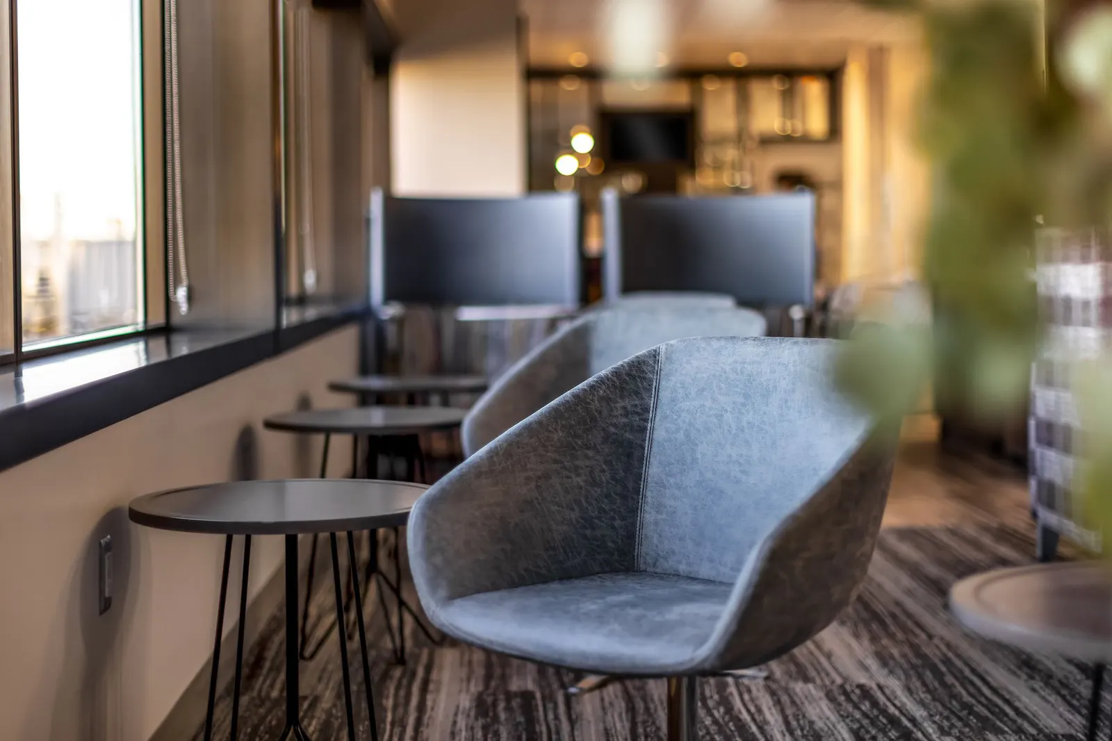 Lounge seating with work counter in the Escape Lounge at John Glenn Columbus International Airport (CMH).