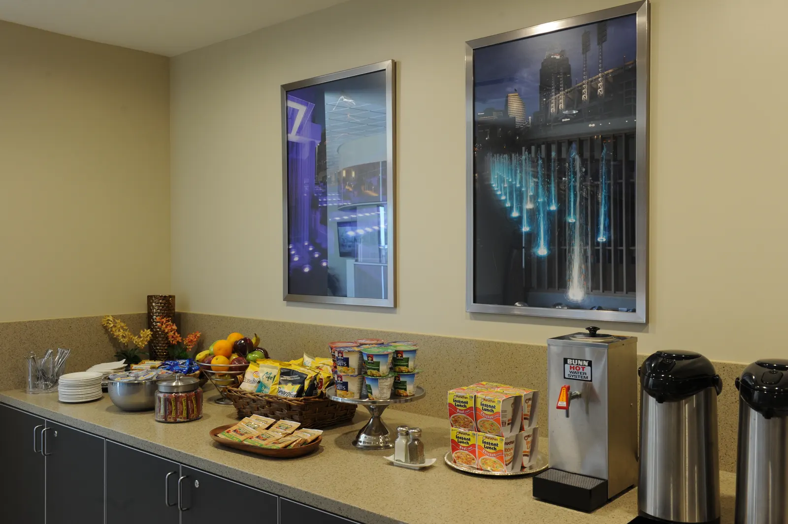 Buffet in The Club CVG at Cincinnati/Northern Kentucky (CVG).