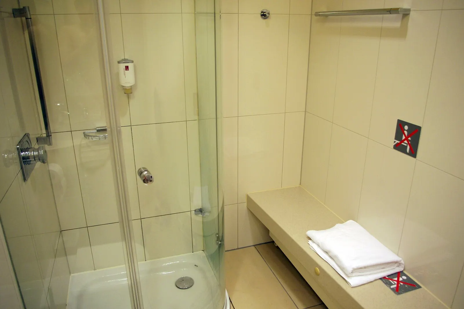 Shower cabin inside the Lufthansa Business Lounge at Frankfurt Airport (FRA).
