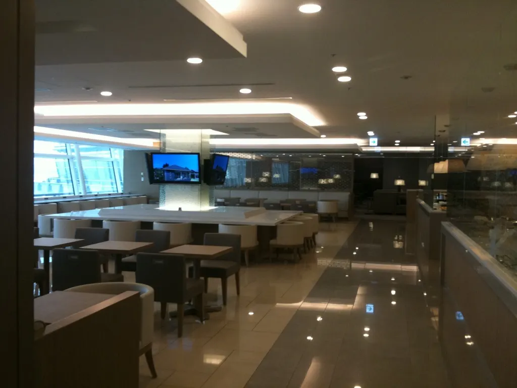 Japan Airlines Sakura Lounge, Tokyo International Airport International Terminal Airside