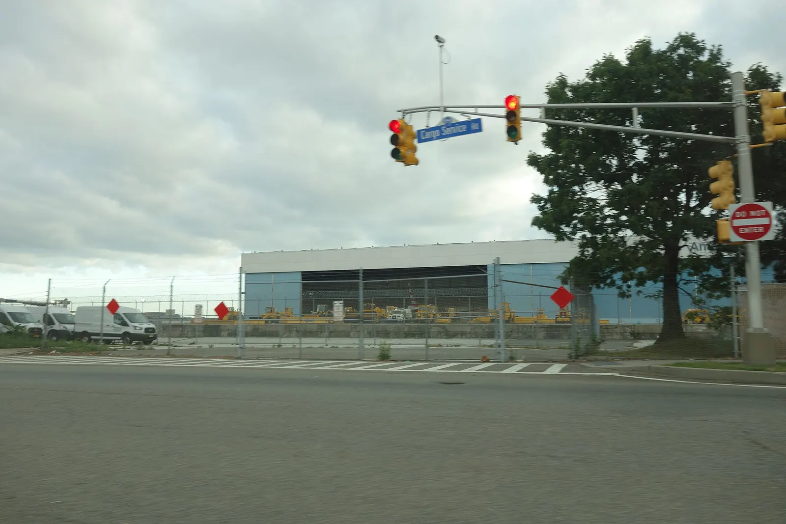 Looking at American Airlines Hangar 10 across from the Federal Circle AirTrain station at the north end of John F. Kennedy International Airport, on Cargo Service Road east of Federal Circle near South Ozone Park, Queens.
