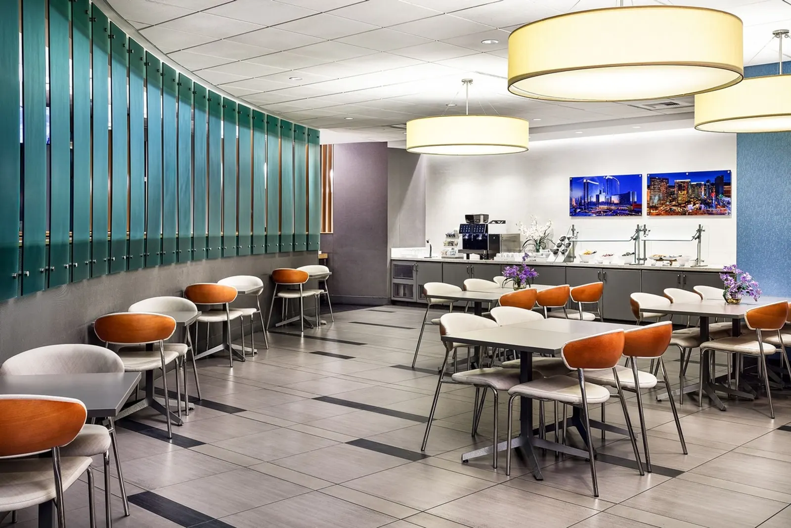 Dining area in The Club at Las Vegas Harry Reid Terminal 1 (LAS).