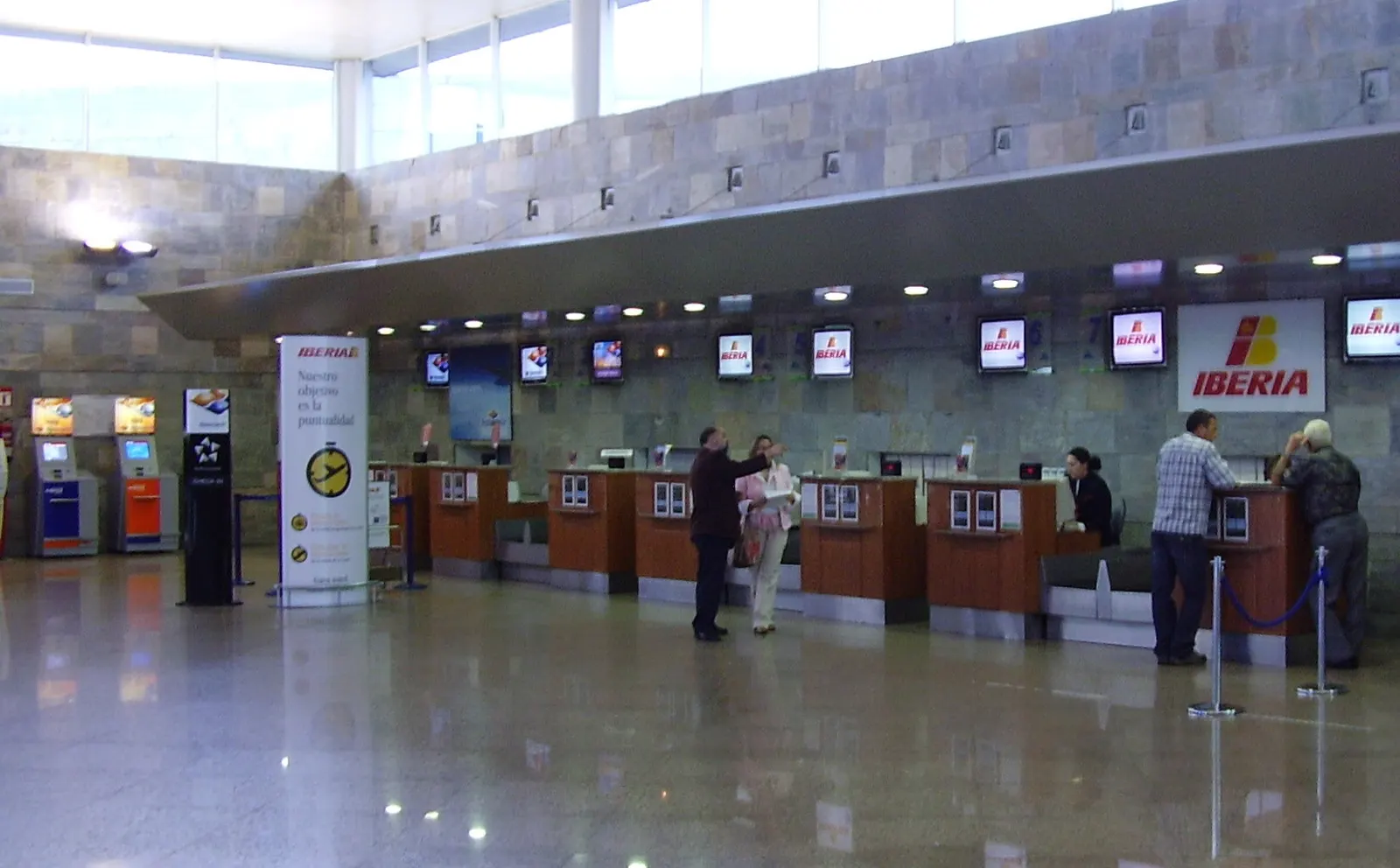 Mostradores de facturación del Aeropuerto de La Coruña.