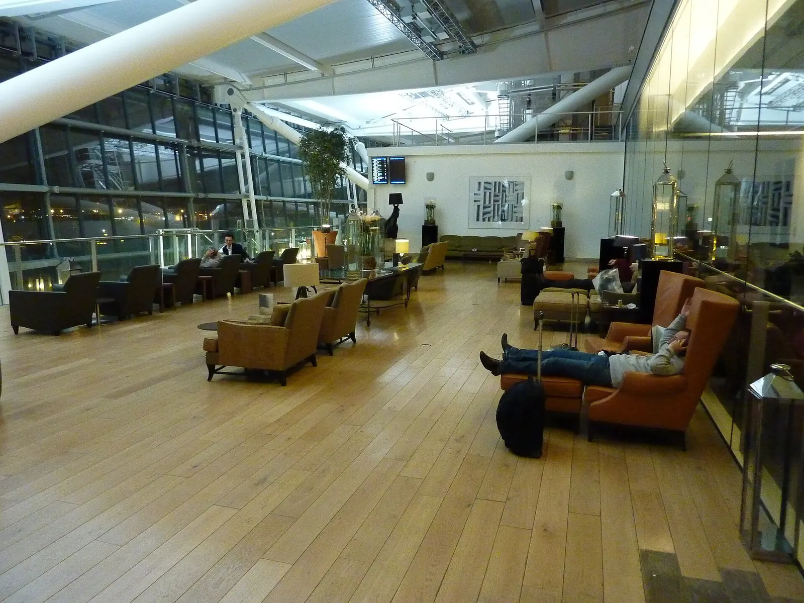 Dining and lounge space inside the British Airways Concorde Room at Heathrow Terminal 5 (LHR).