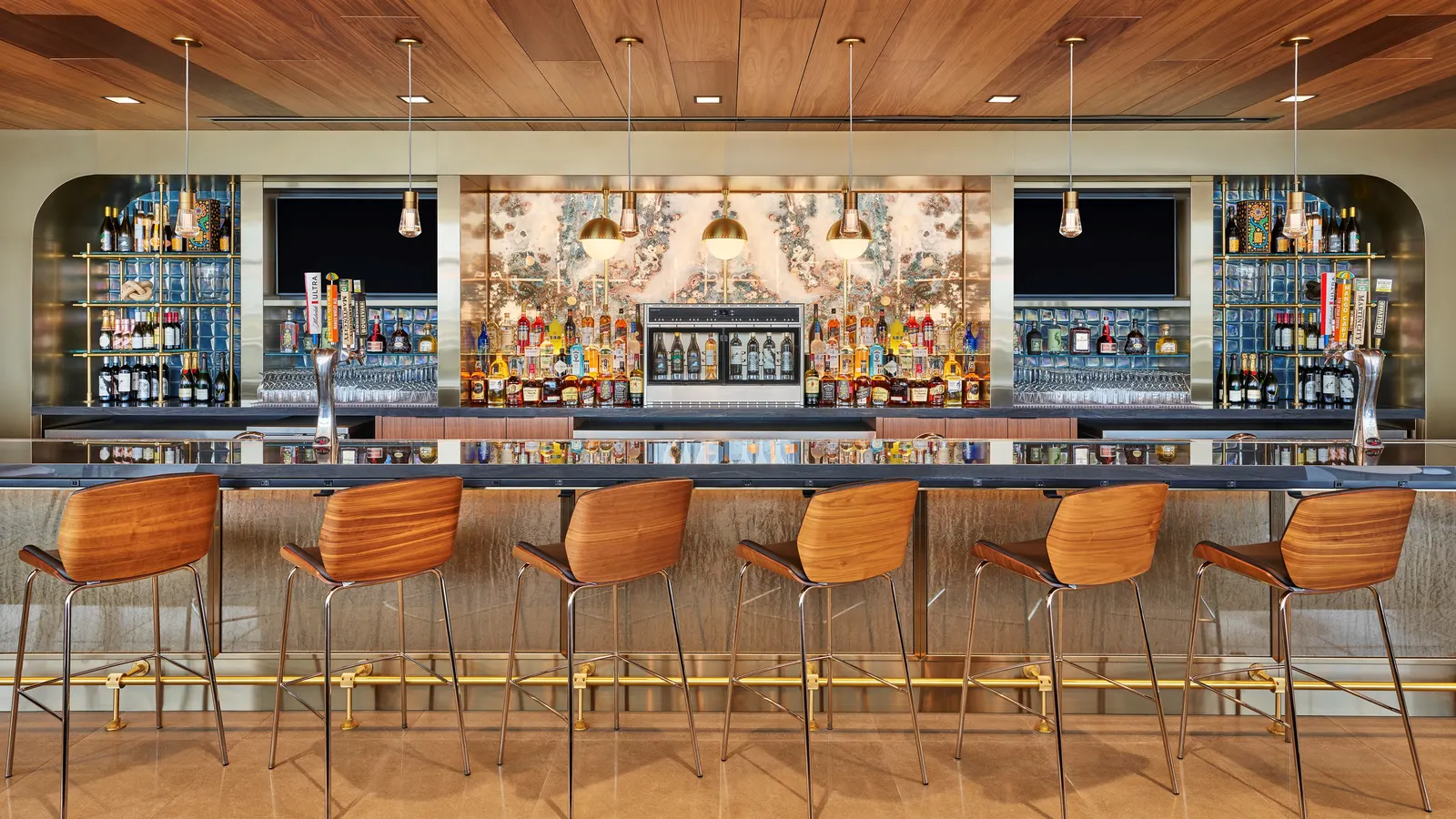 Premium bar in the Delta Sky Club at Kansas City (MCI).