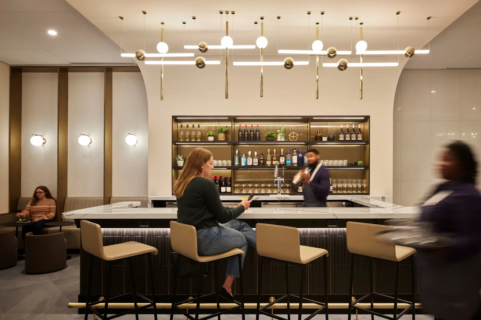 Central sculptural bar with seating in The Club Central Market at Chicago Midway (MDW).