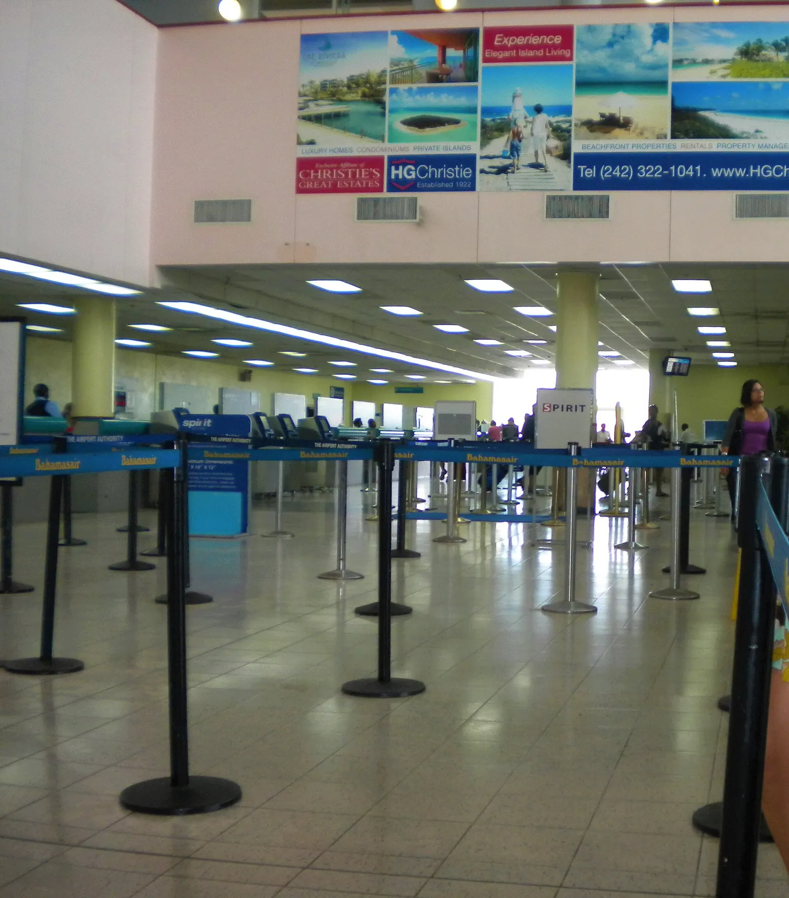 Lynden Pindling International Airport (Nassau, Bahamas) check-in area.