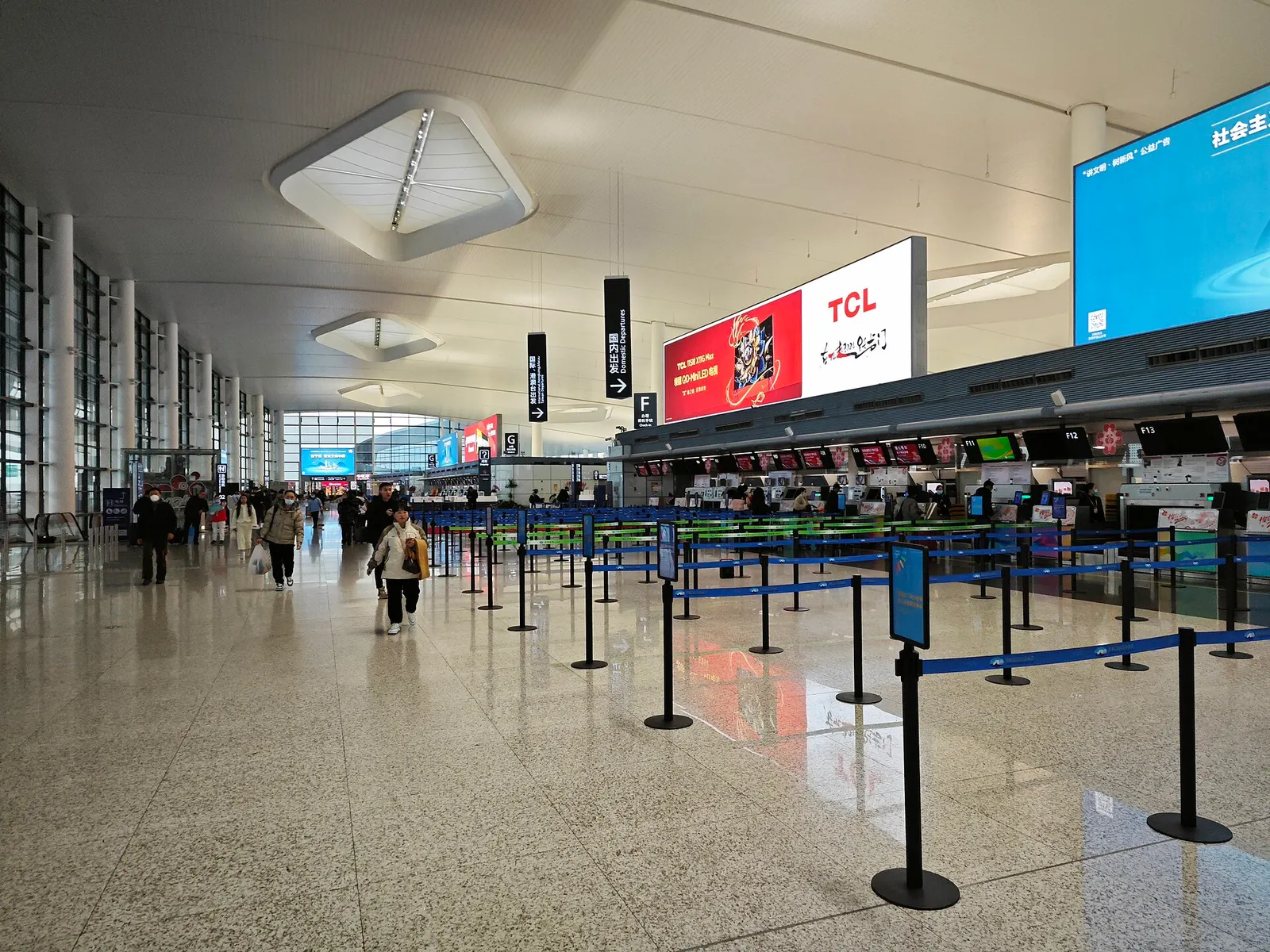 Check-in islands inside Ningbo Lishe Terminal 2, looking across the departure hall.