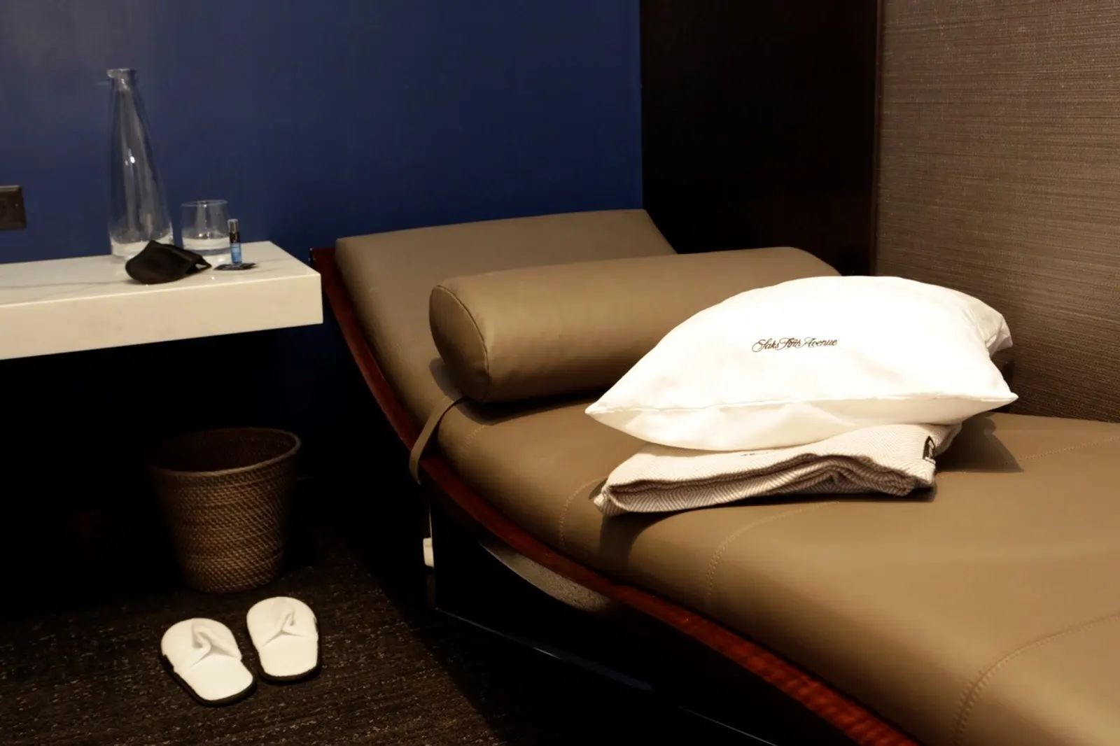 Daybed rest area in the United Polaris Lounge at Chicago O'Hare (ORD).