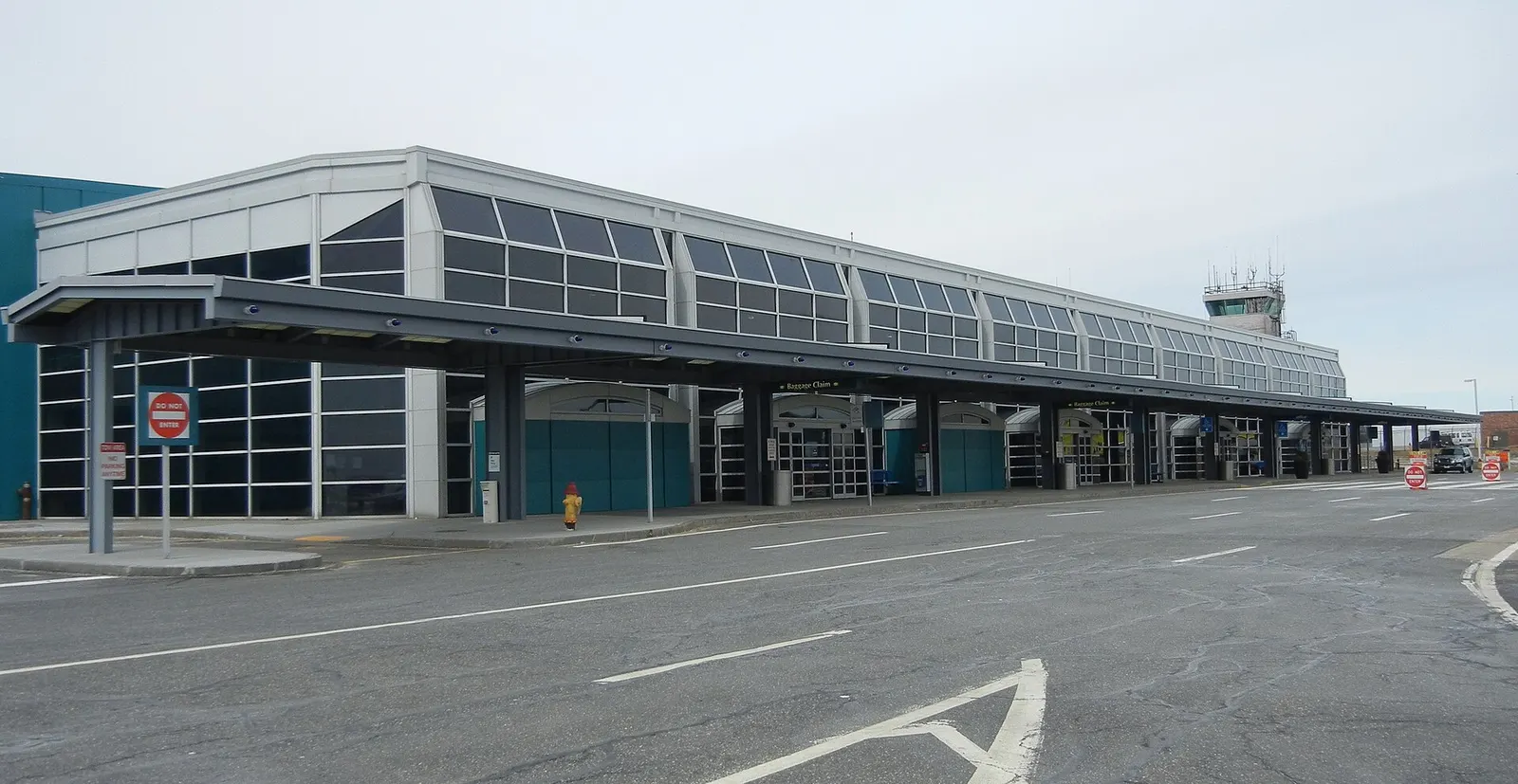Worcester Regional Airport terminal curbfront and drop-off canopy