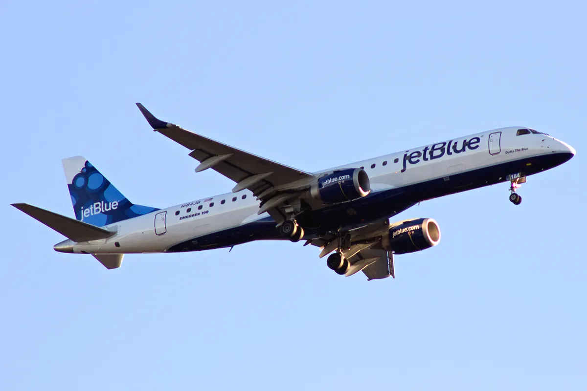 JetBlue Embraer 190 N184JB on the ramp at Worcester Regional Airport