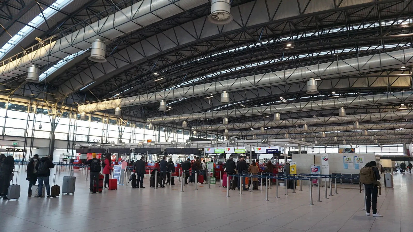 Check-in on terminal 2 of the Václav Havel Airport in Prague, taken of a check-in happening for a TAP flight to LIS.