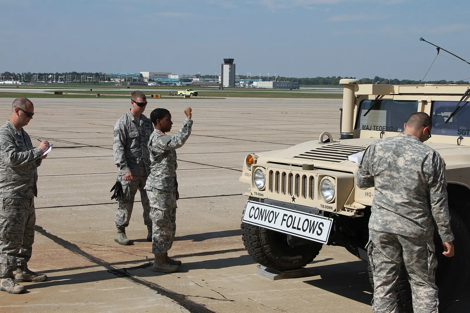 A team of 4th Maneuver Enhancement Brigade, 1st Inf. Div. Soldiers worked on Joint Inspection Line procedures as a pair of Travis Air Force Base, Calif.-based Airmen give instruction at Springfield-Branson National Airport, Sept. 30. The 4th MEB, 1st Inf. Div., conducted a Deployment Readiness Exerc