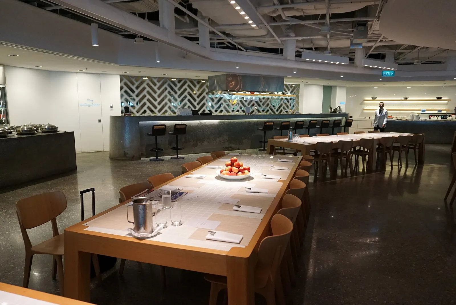 The Qantas Singapore Lounge in Terminal 1 of Singapore Changi Airport .