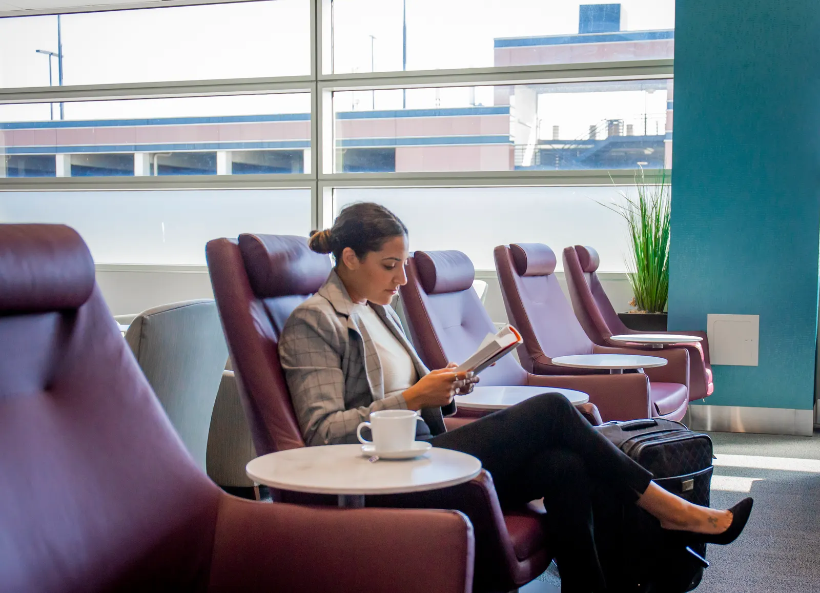 Relaxation seating in The Club SJC at Terminal A15, San José (SJC).