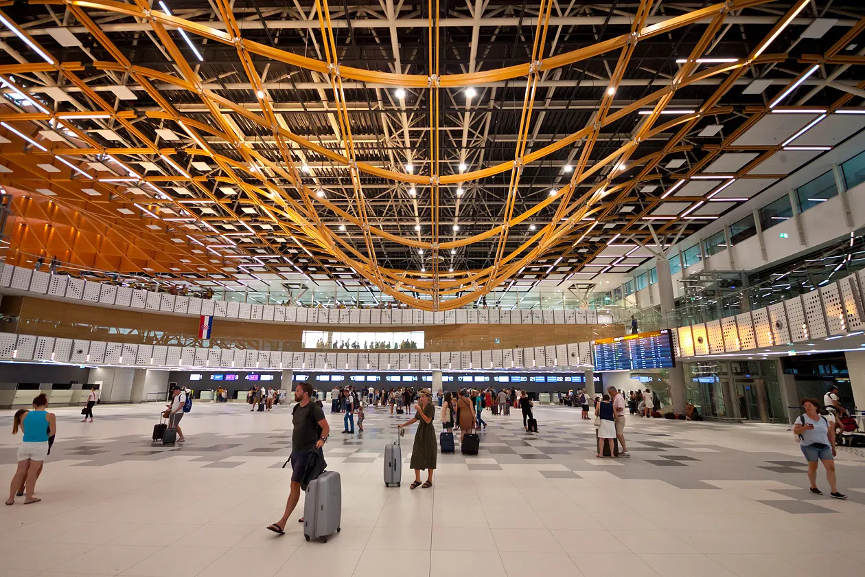 Split Airport new terminal main hall