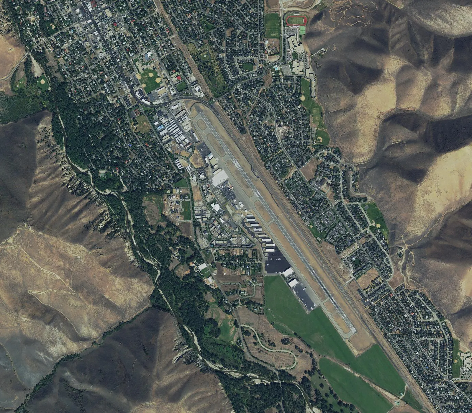 USGS NAIP aerial of Friedman Memorial Airport in Hailey, Idaho, showing the single northwest–southeast runway, west-side hangars, and the Woodside neighborhood to the east.