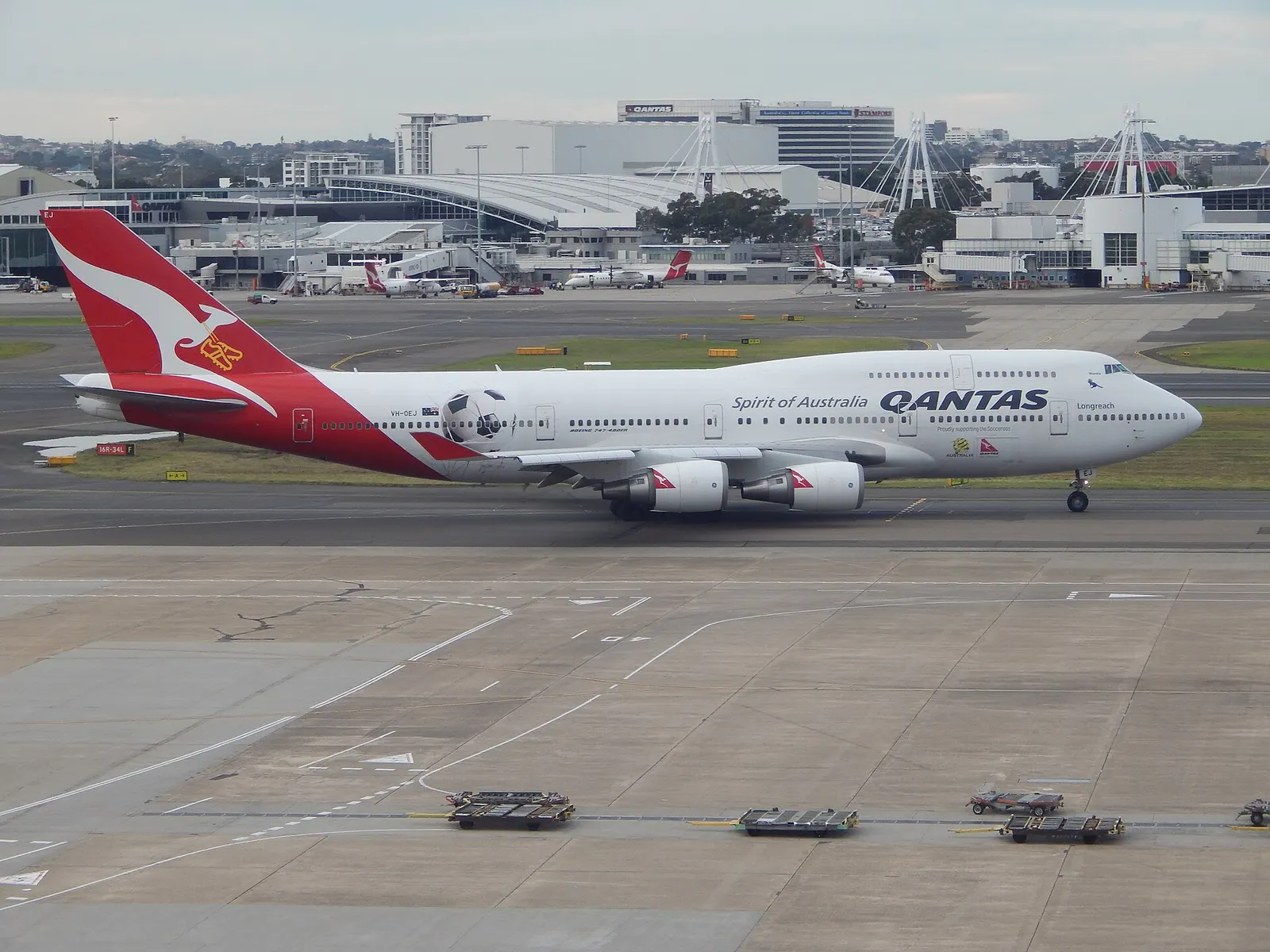 Qantas Boeing 747 departing Sydney Airport, photographed from the Qantas First Lounge.