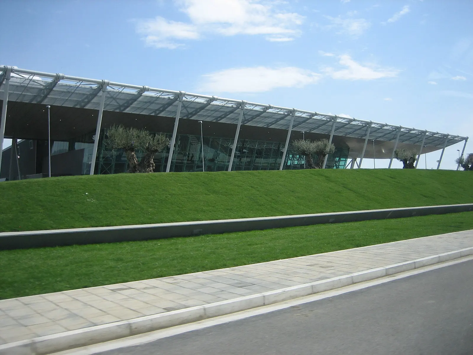 Tirana Nënë Tereza International Airport in March 2007. Outside view of the terminal building.