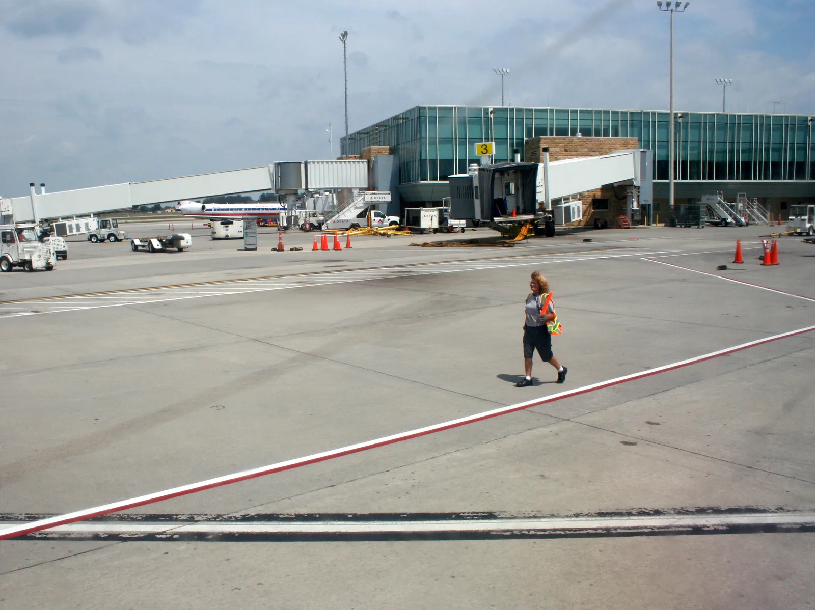 2011 airside concourse at McGhee Tyson Airport looking toward Gates 3–5