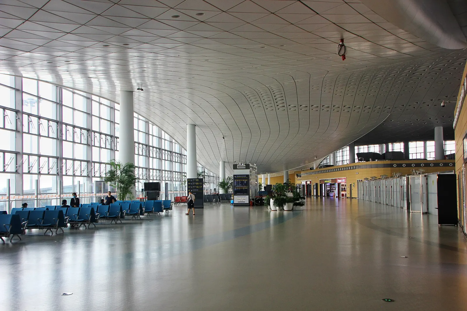 T2 domestic hold, 25 May 2020 — live 2018 hall seating and shops, not a 2024 T1 interior