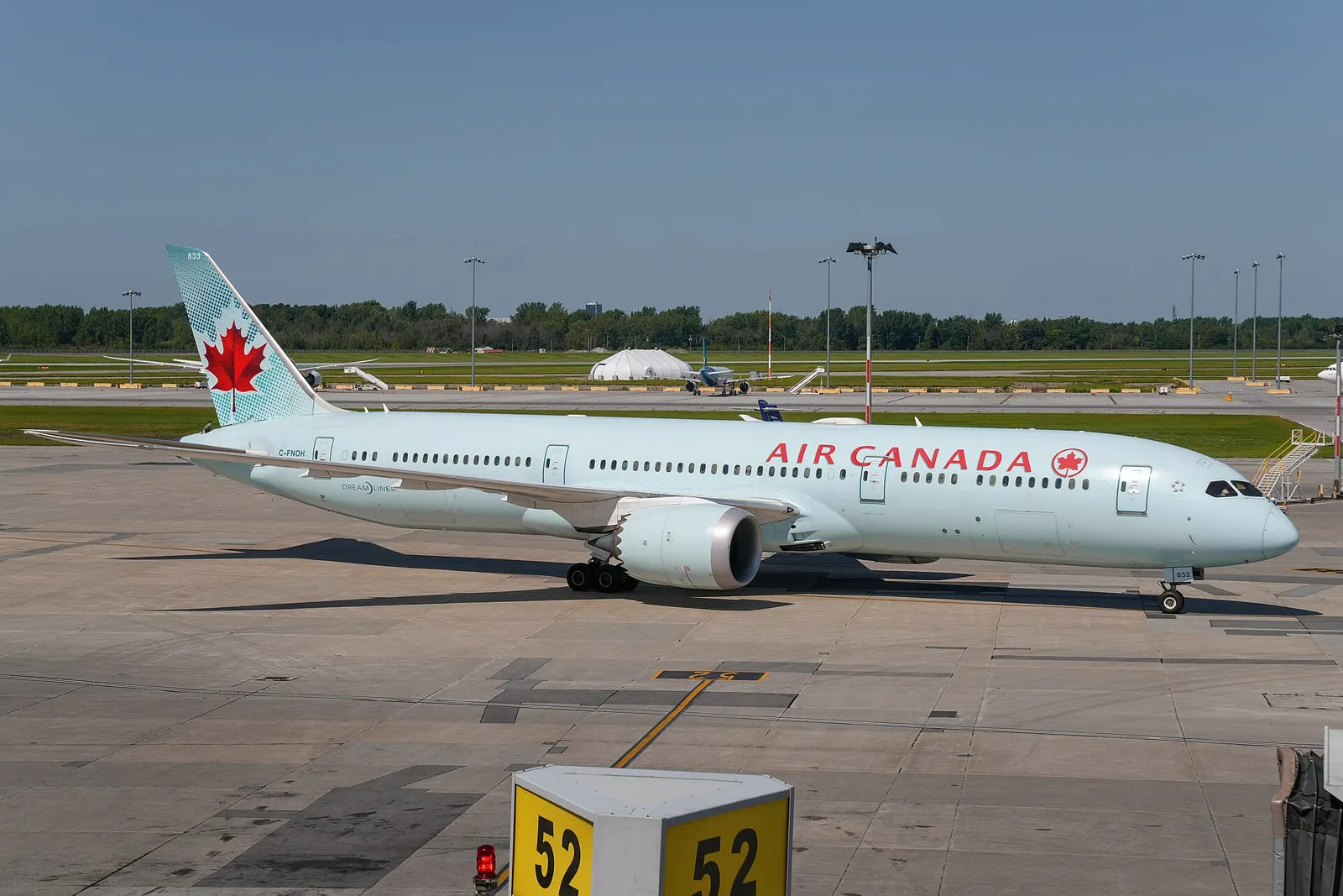 Air Canada Boeing 787-9 Dreamliner (C-FNOH) at Montréal–Trudeau International Airport